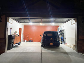 suyncyi easy-install garage light uses standard socket for quick setup.