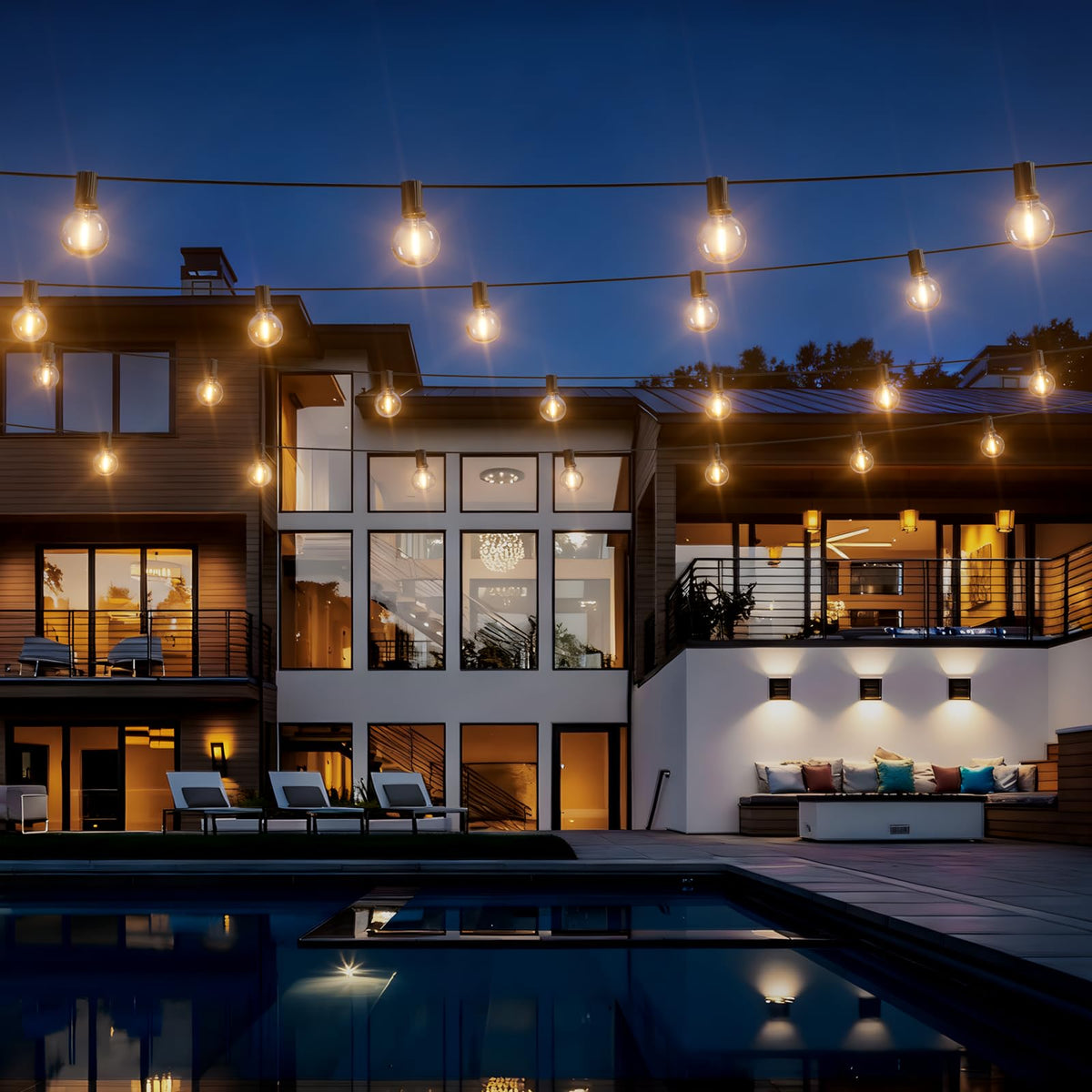 Svater auto on/off helps simplify setup for seamless nighttime illumination.