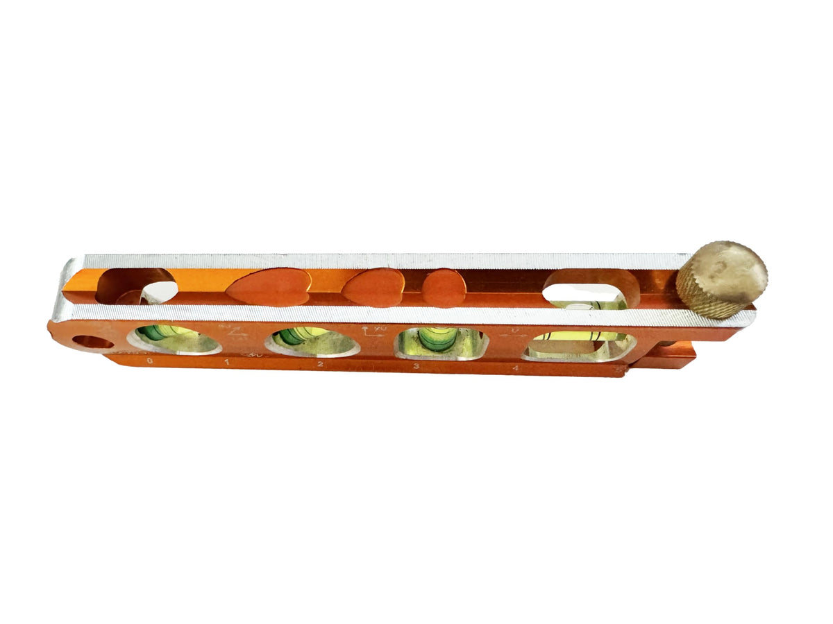Swanson TL041M Savage level equipped with four powerful magnets for hands-free use.