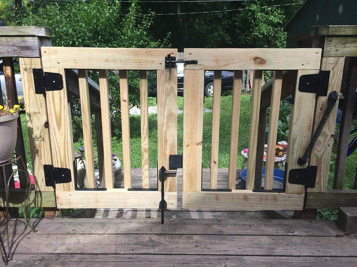 TamBee garage gate hinge in use showcases versatile outdoor application