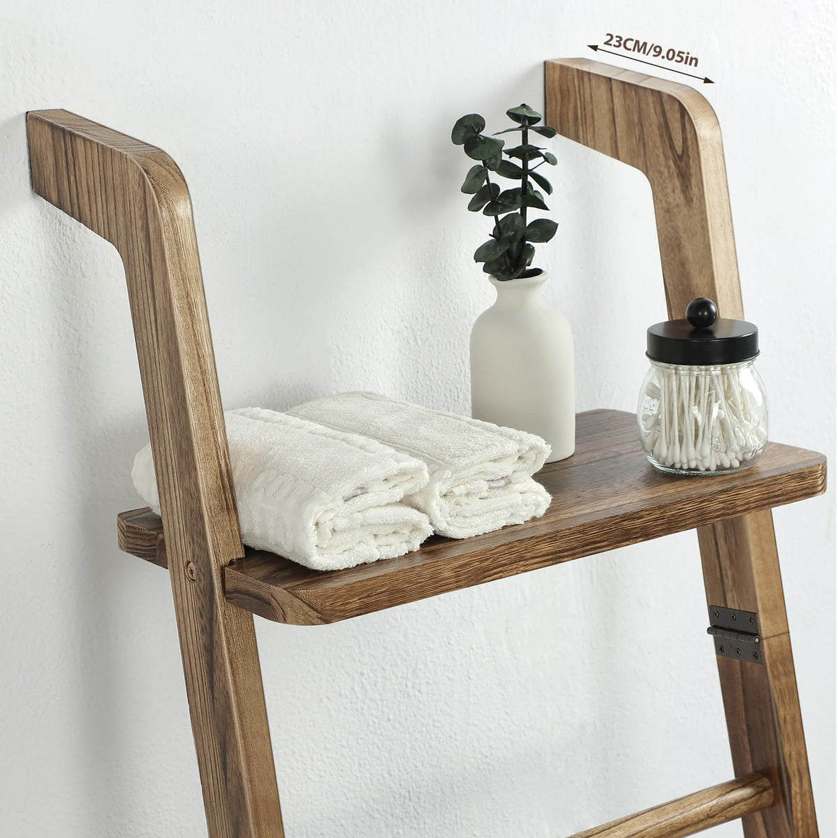 Taozun iron-backed back panel enhances overall ladder stability