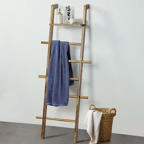 Taozun left-right staggered rungs maximize hanging space