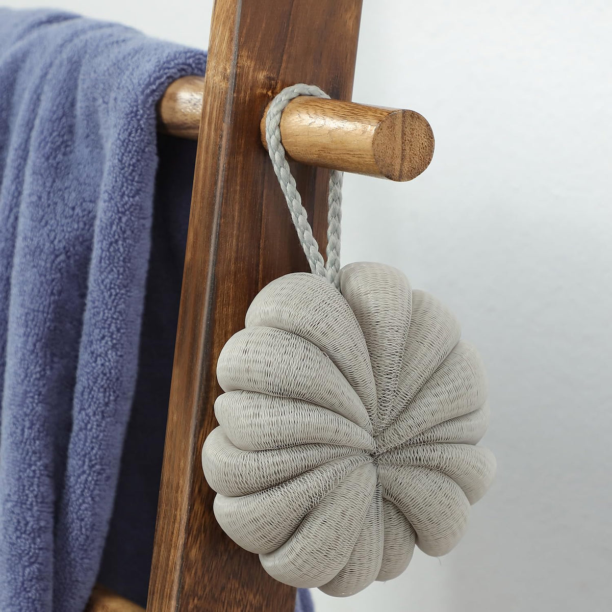 Taozun shelf stores towels greenery and small accessories