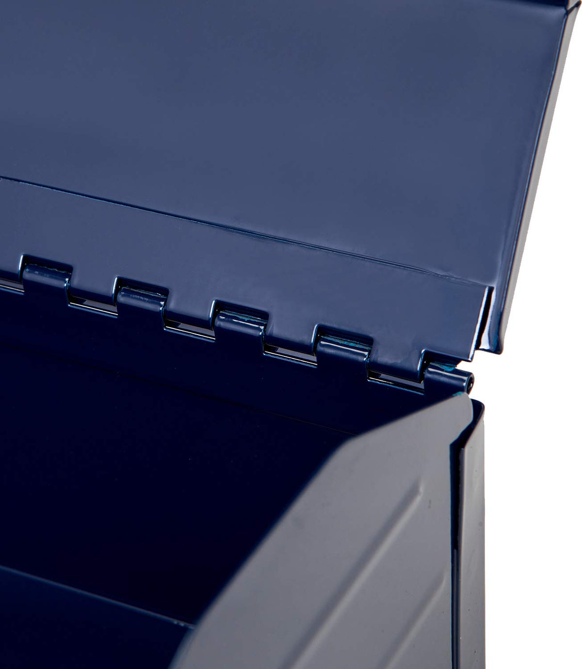 TCE ATB102U Torin hip roof design shields tools from dust