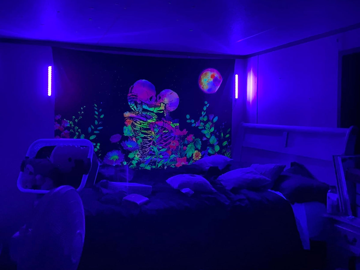 THLIFURE blacklight bar is compact and portable for on-the-go setups