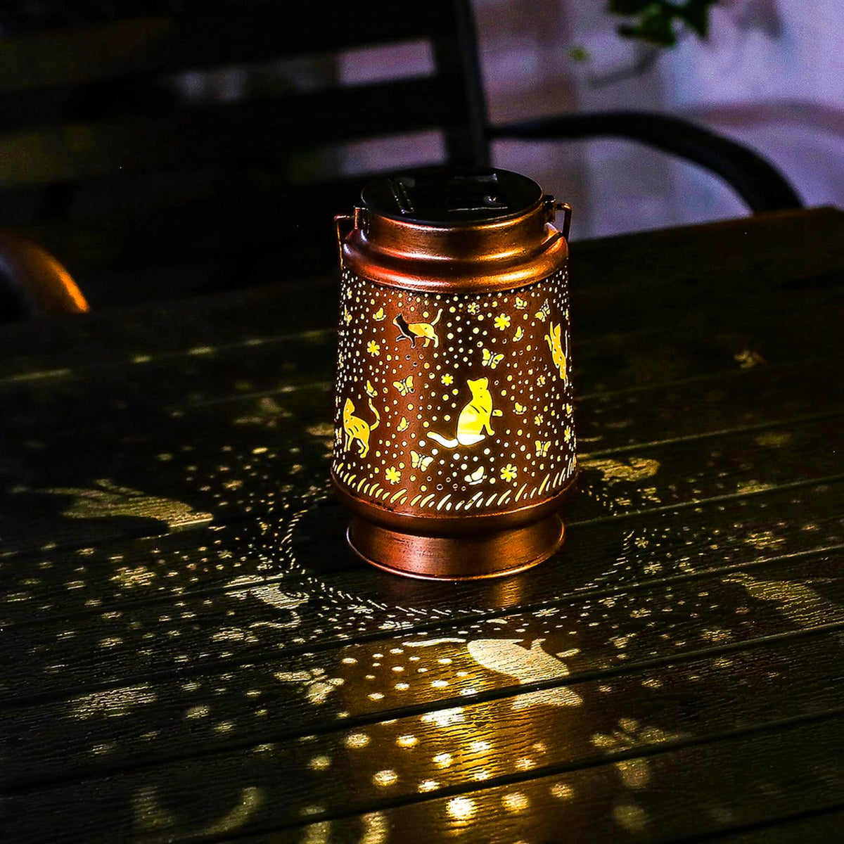 TIGGSY Cat Solar Lantern makes a thoughtful gift for cat lovers.