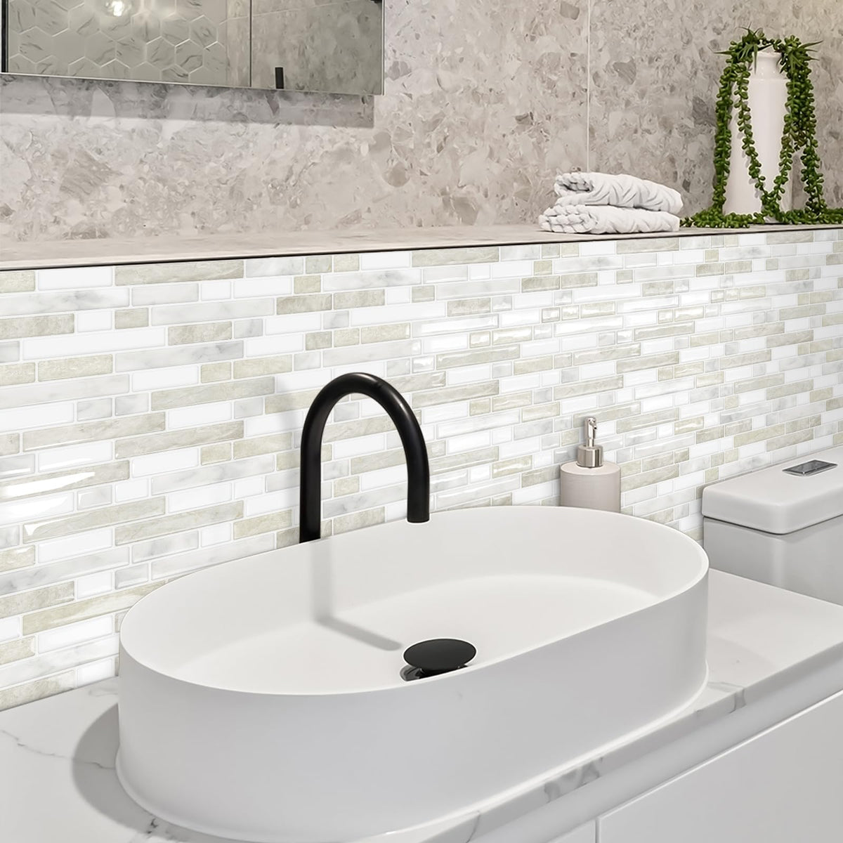 Tiwoos close-up of textured marble finish on 3D tile