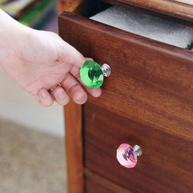 Tkocisa crystal knob on kitchen cabinet adds bright, stylish detail