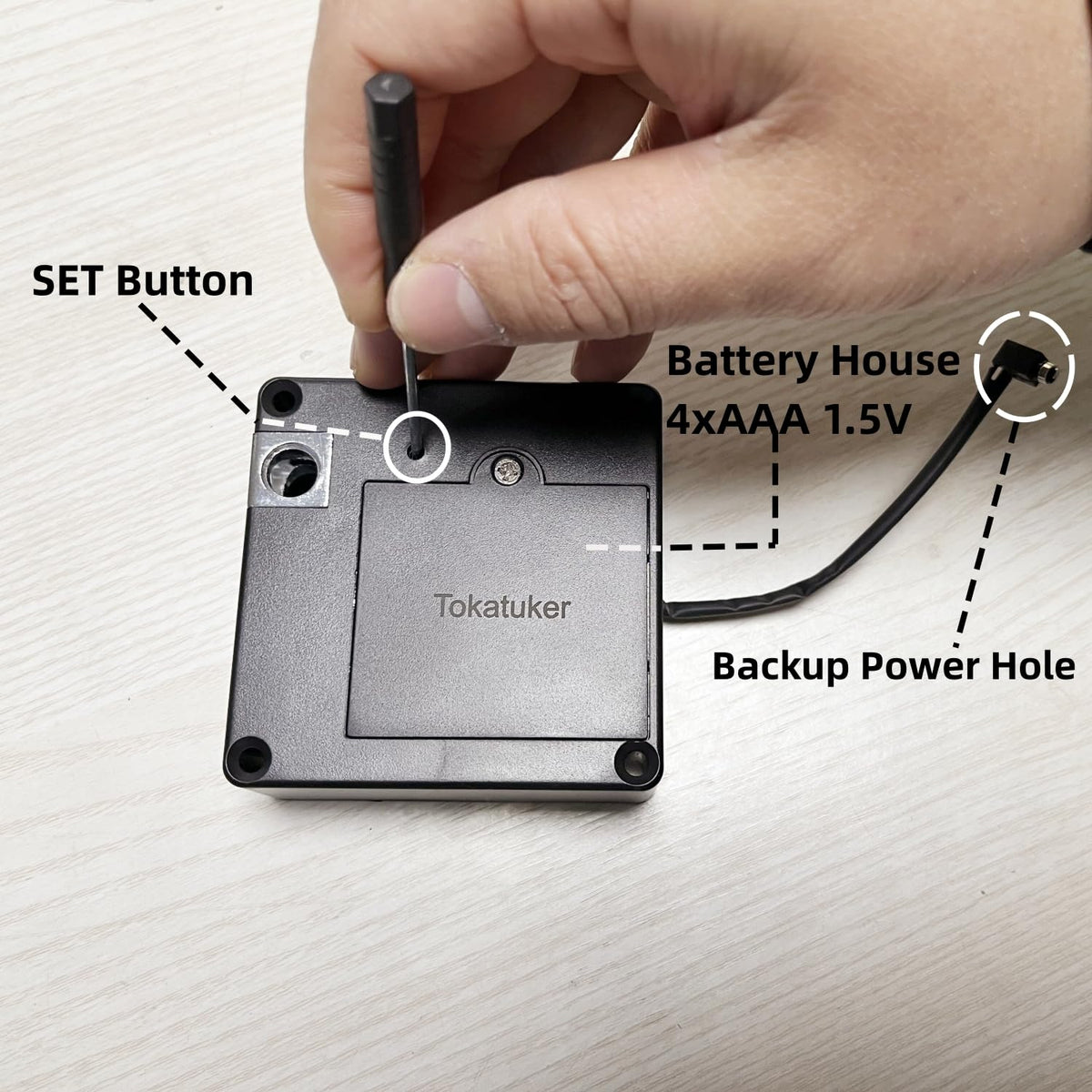 Tokatuker auto-lock function offers hands-free closure.
