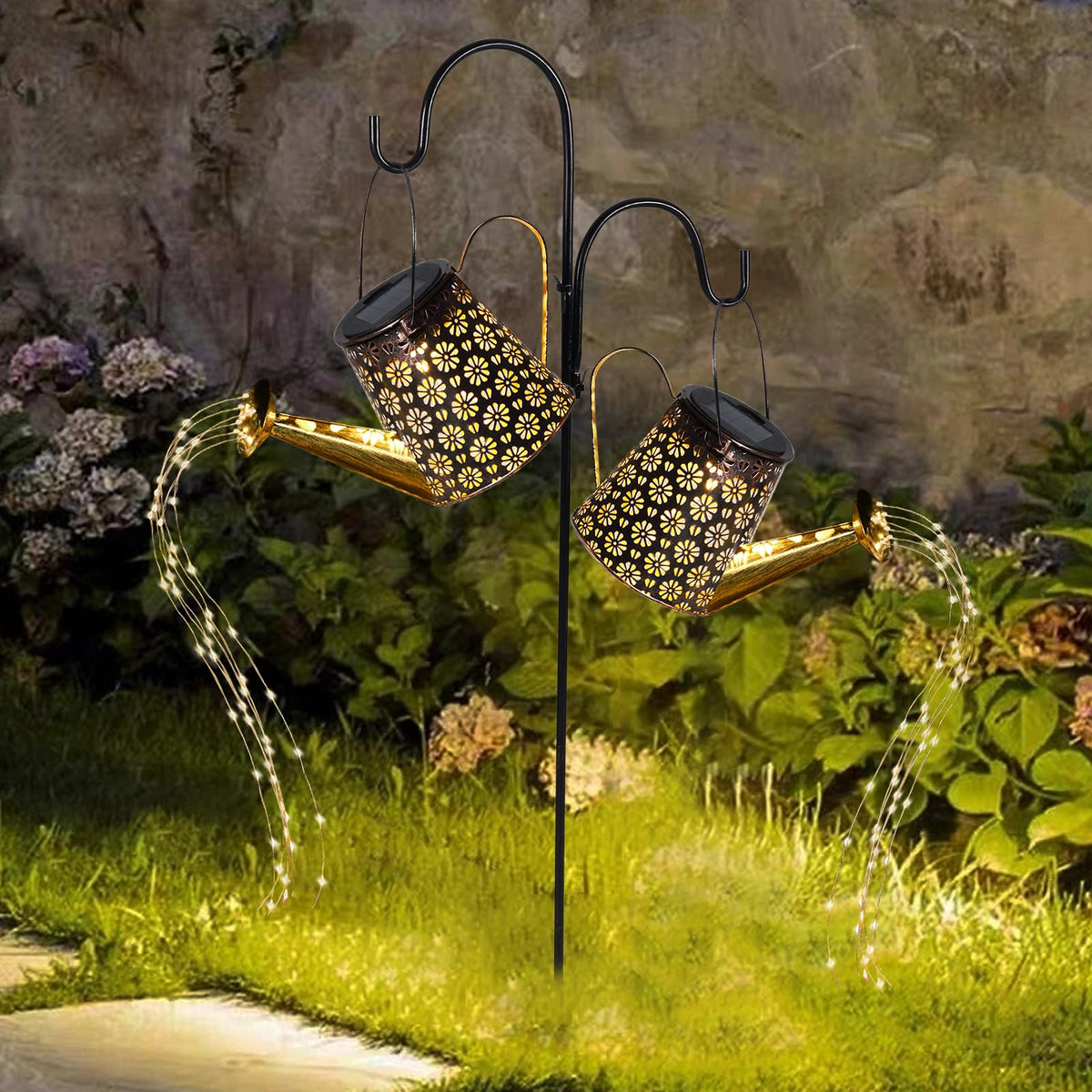 Tonitrui auto-sensing solar panel powers long-lasting nighttime illumination