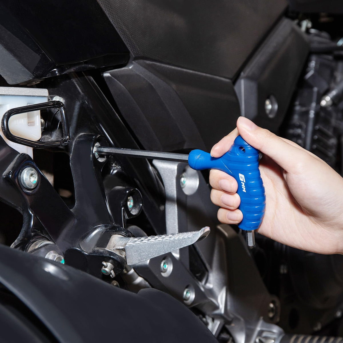 Toolwiz T-handle chamfered-tip wrenches ready for smooth insertion and protection.
