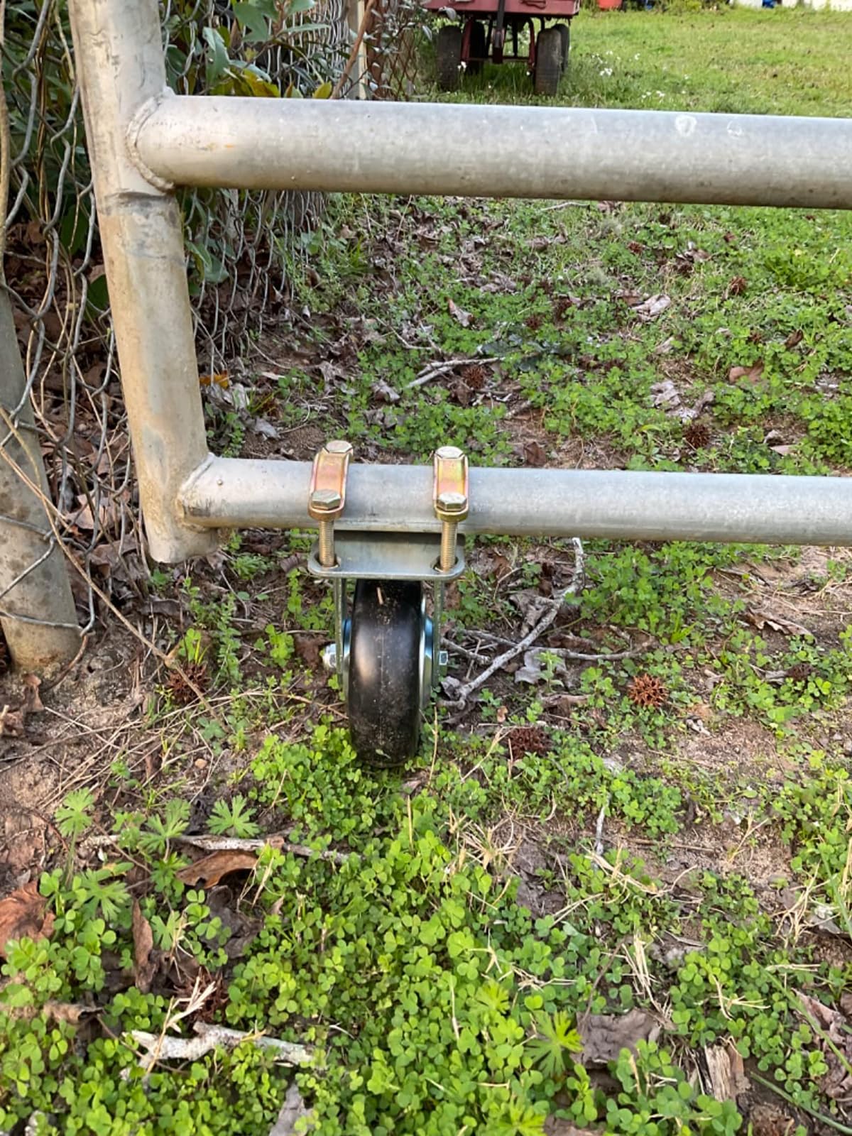 TOOPTATE gate wheels ideal for farm gates and ranch entrances.