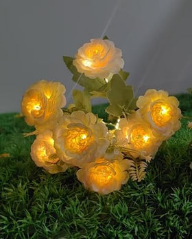 TopVelo hibiscus flower with 42 LEDs delivering a warm garden glow.