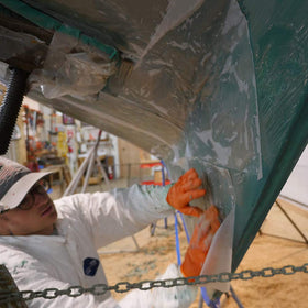Gel clings to vertical surfaces, showing no-drip performance.