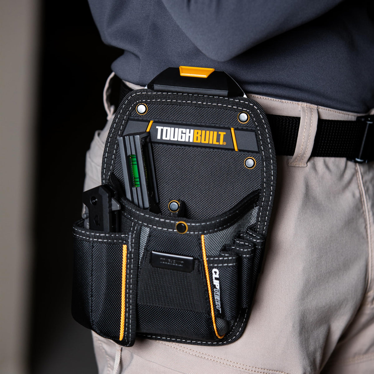 Plastic-lined knife pocket protects blades in ToughBuilt pouch