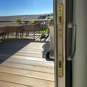 TPard mounting screws included for quick, reliable installation