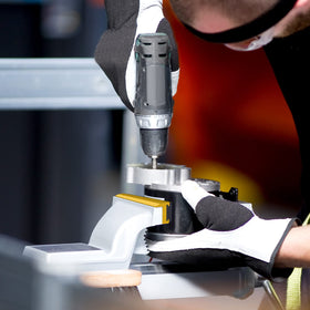Eight embedded magnets keep the jaws securely aligned during use.
