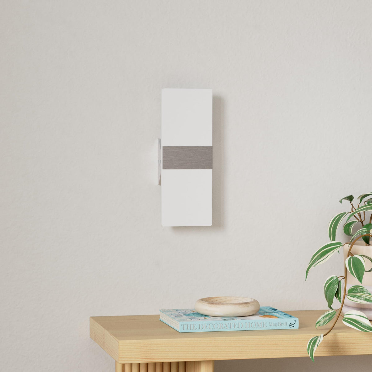 TRLIFE wall sconce with 4CCT 3000K-6000K for mood-adjustable illumination.