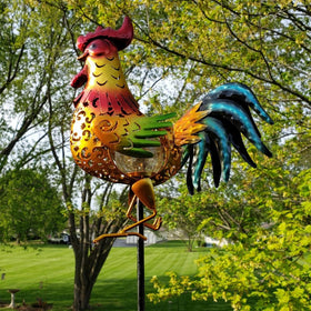 Tryme rooster hollow design highlights colorful yard art for daytime display.