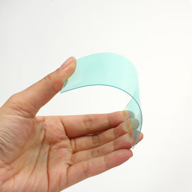 Tucnoeu durable plastic welding lens delivers reliable eye protection.