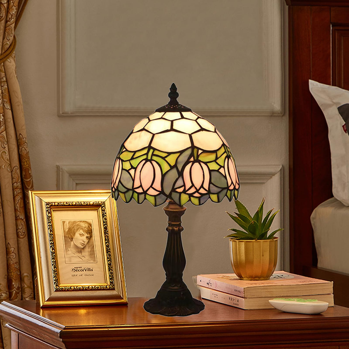 tuomoxte resin base provides sturdy stability on nightstands.