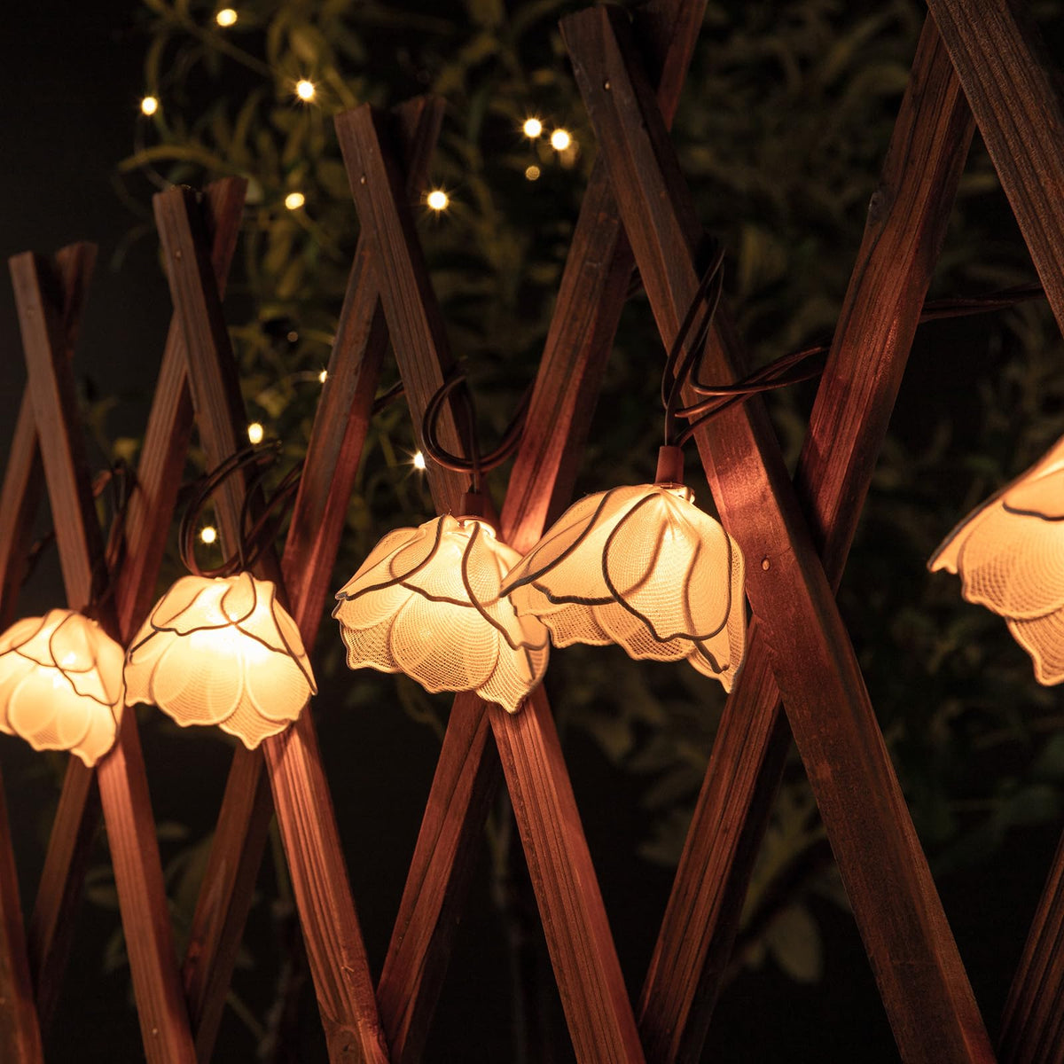 TWINKVILLA 2700K warm glow for cozy evenings.