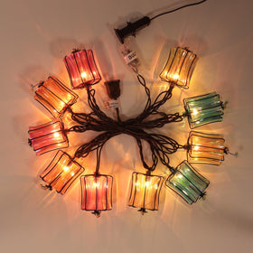 TWINKVILLA 24-inch lead enables flexible hanging and layout design.