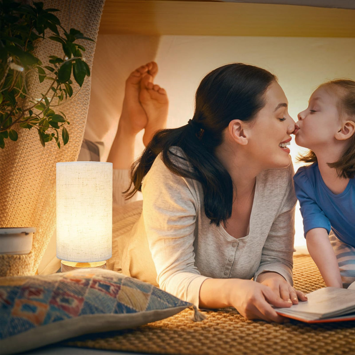 UCHENTON 2700K warm white bedside lamp for relaxing evenings
