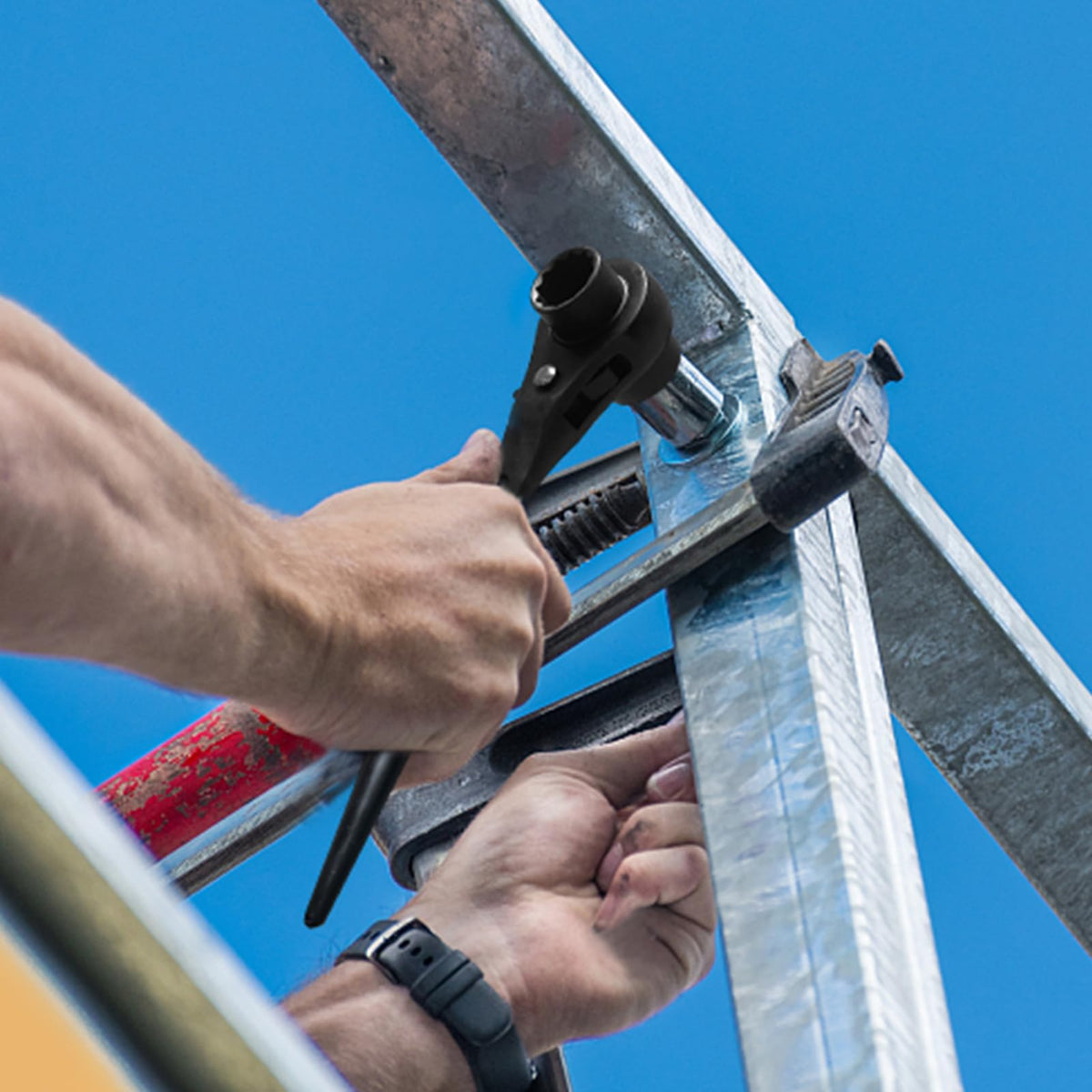 Udibas scaffold-ready wrench in quick-assembly scene