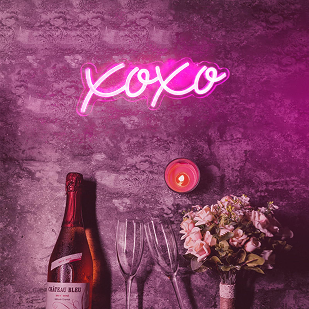 Ulalaza XOXO table setup glow creates festive room lighting.