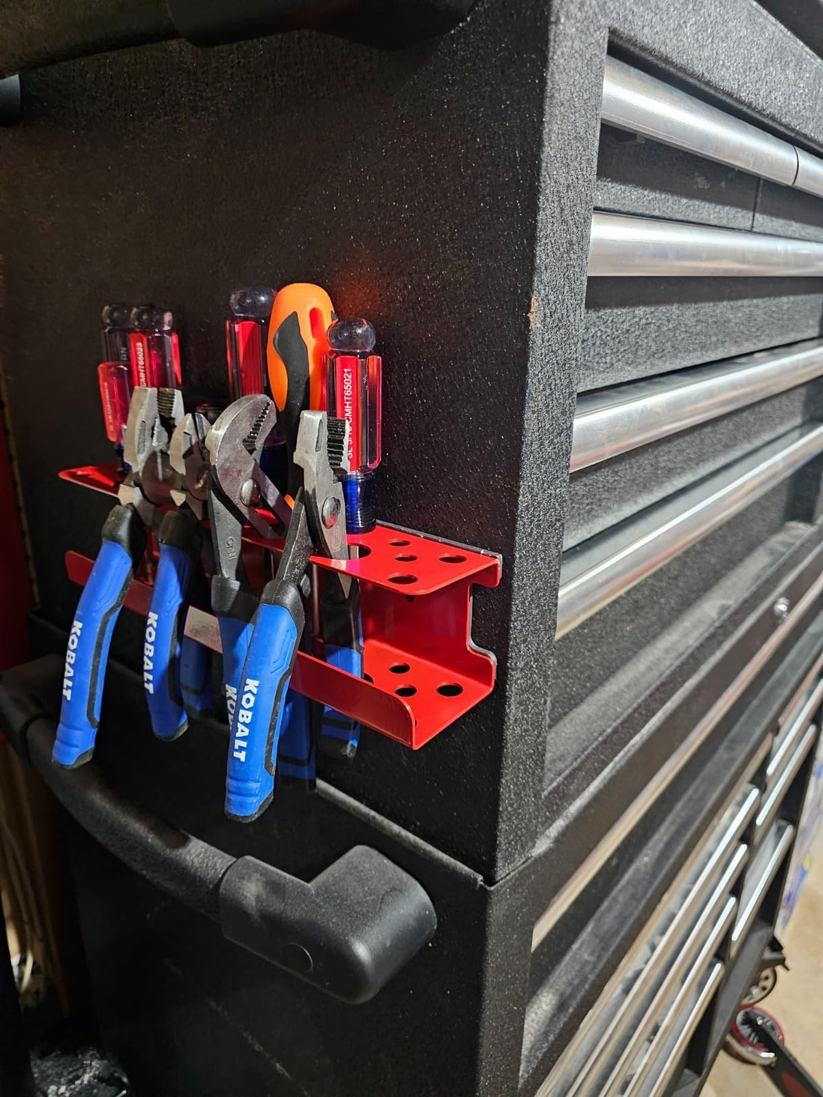 ULIBERMAGNET easy-install magnetic holder requires no extra accessories