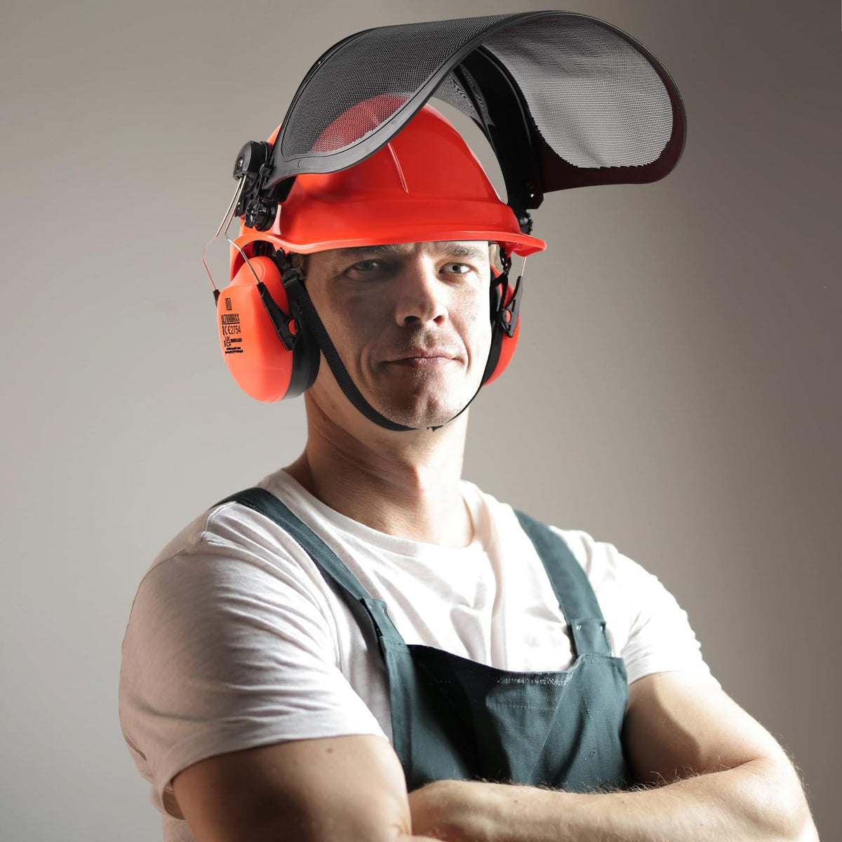 UM ULTRAMAXX 6-in-1 helmet drawstring bag for easy transport.