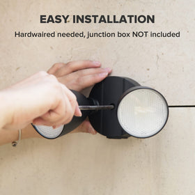 UME wall-mount floodlight for exterior walls with reliable brightness.