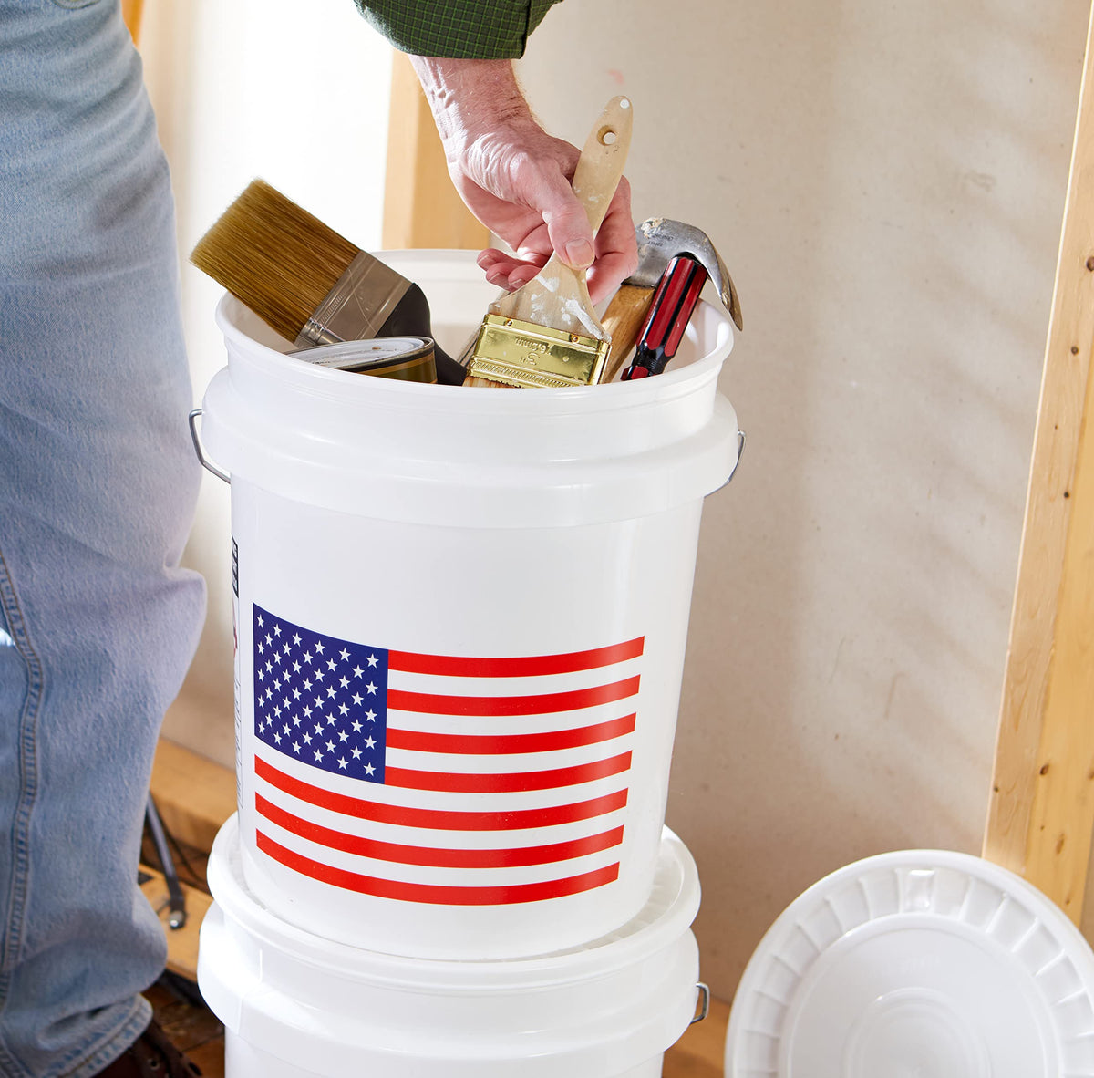United Solutions snap-on lid on a 5-gallon bucket keeps contents protected