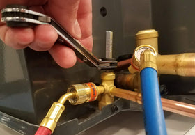 Uniweld offset ratchet knuckle-clearance-compact improves access in tight spots.