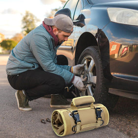 Water-resistant fabric protects tools in the Uopyeri roll bag.