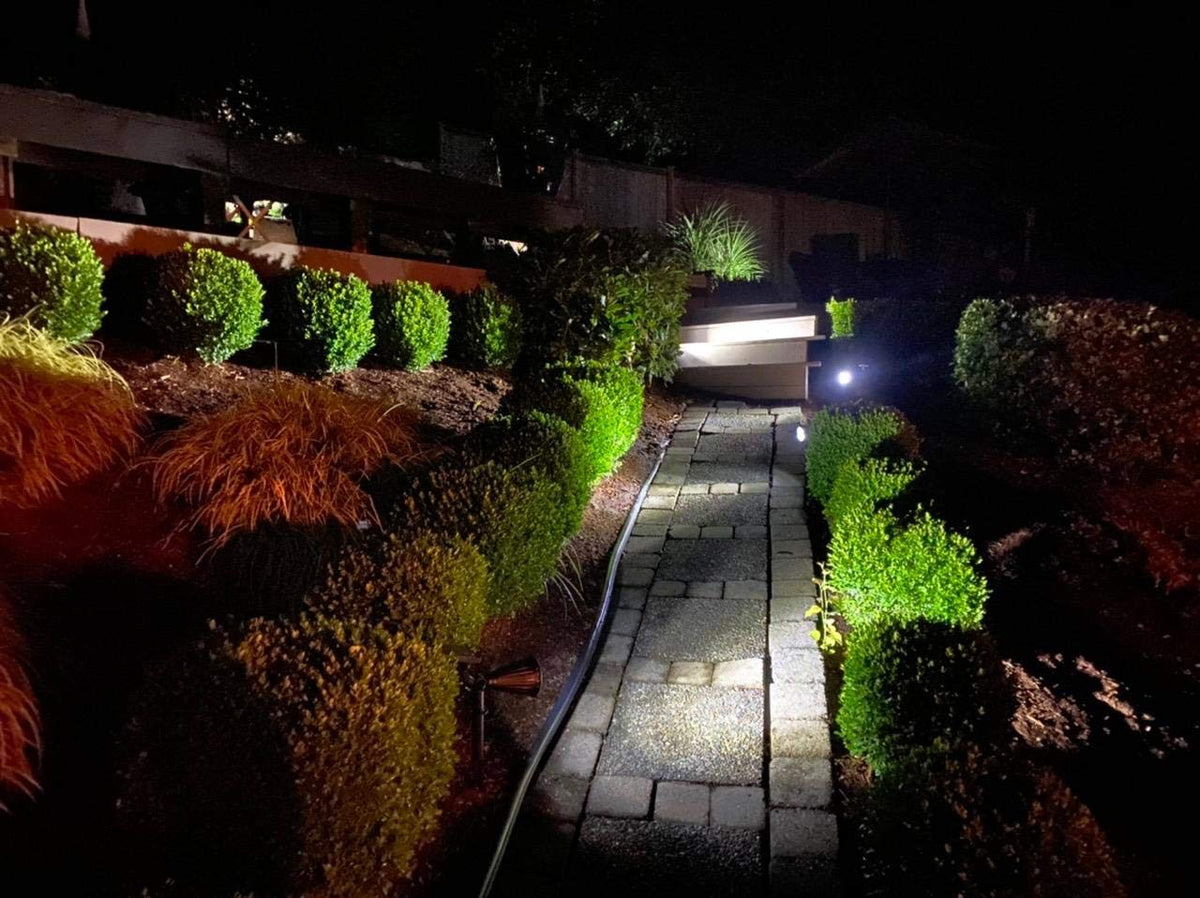 URPOWER compact solar lights come in a durable two-pack.