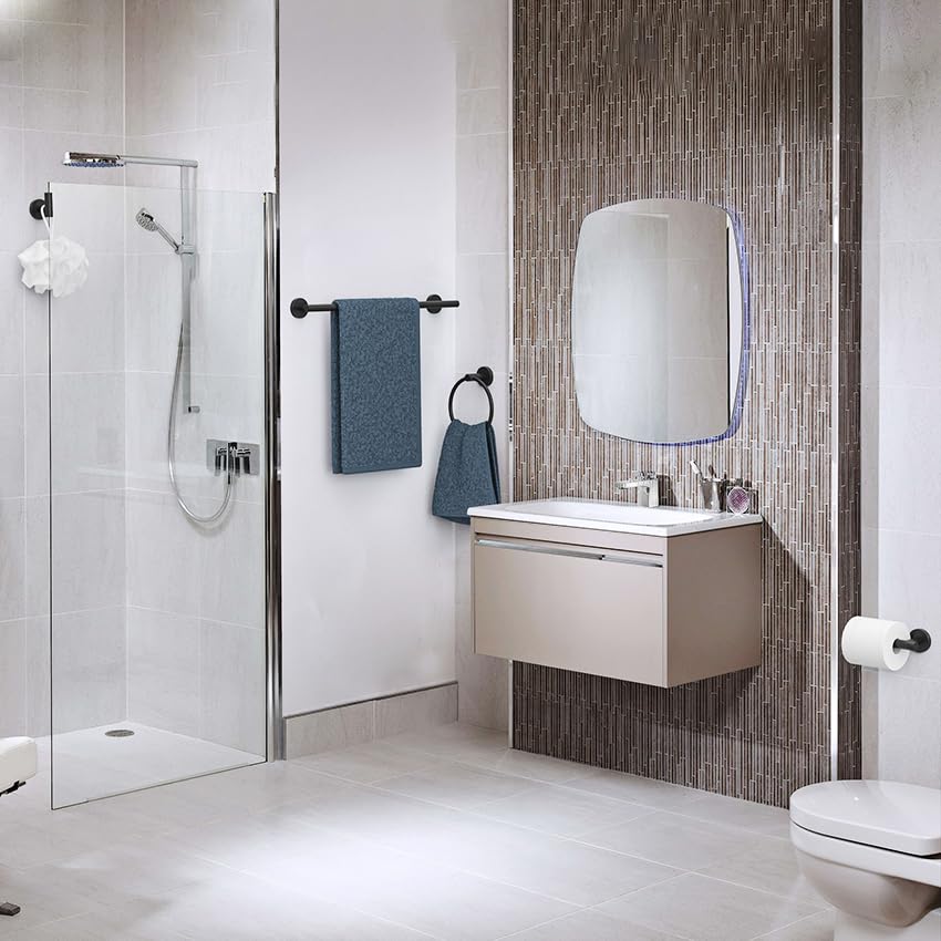 USHOWER two-towel capacity demonstrated with full-size towels