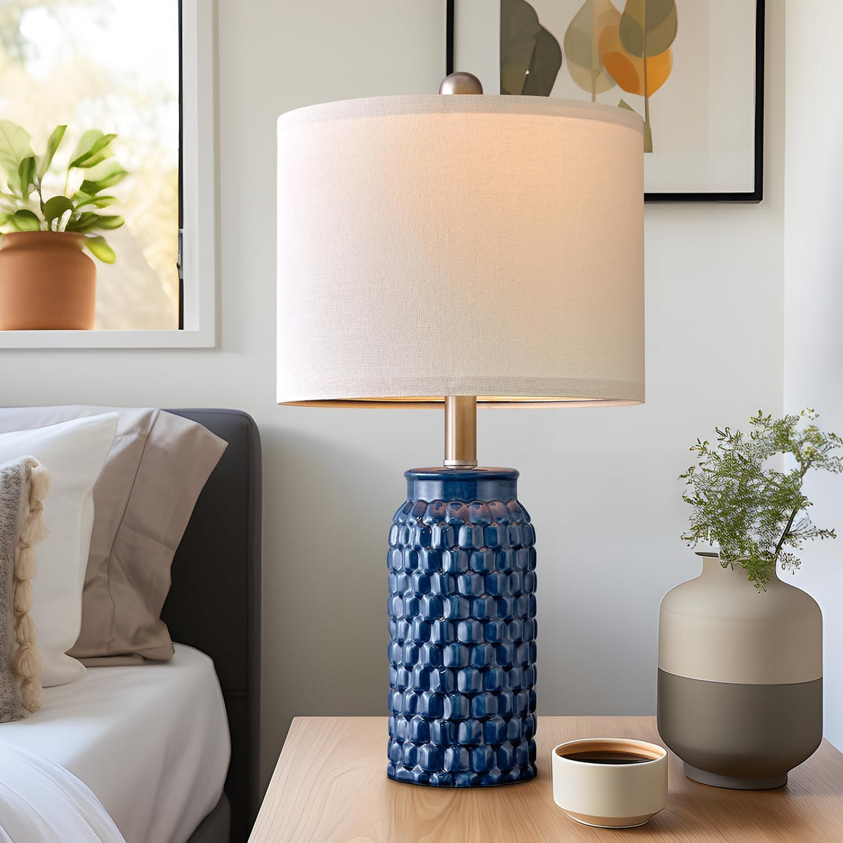 USumkky bedside lamp with linen shade softens brightness for evenings.