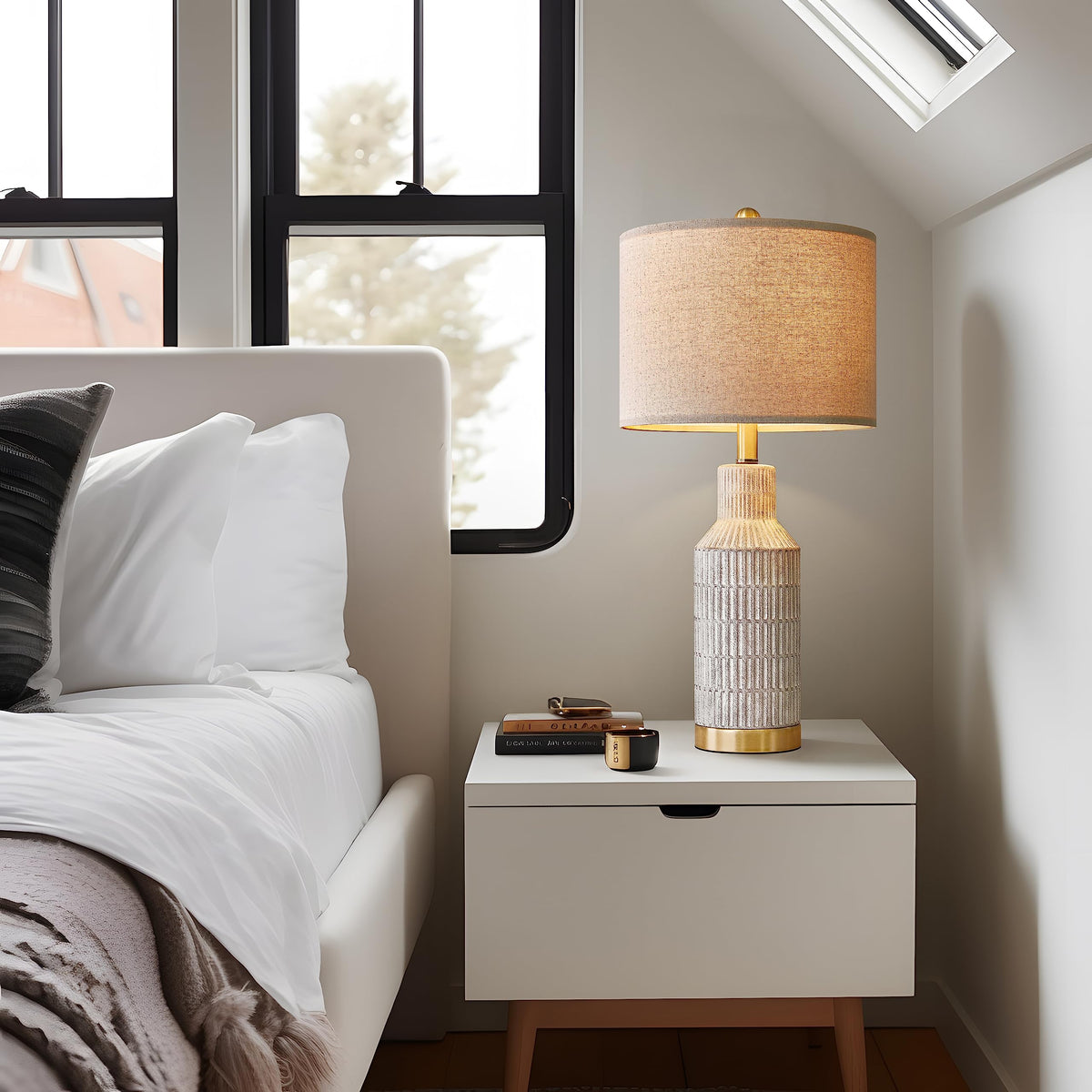 USumkky rustic farmhouse design elevates room decor.