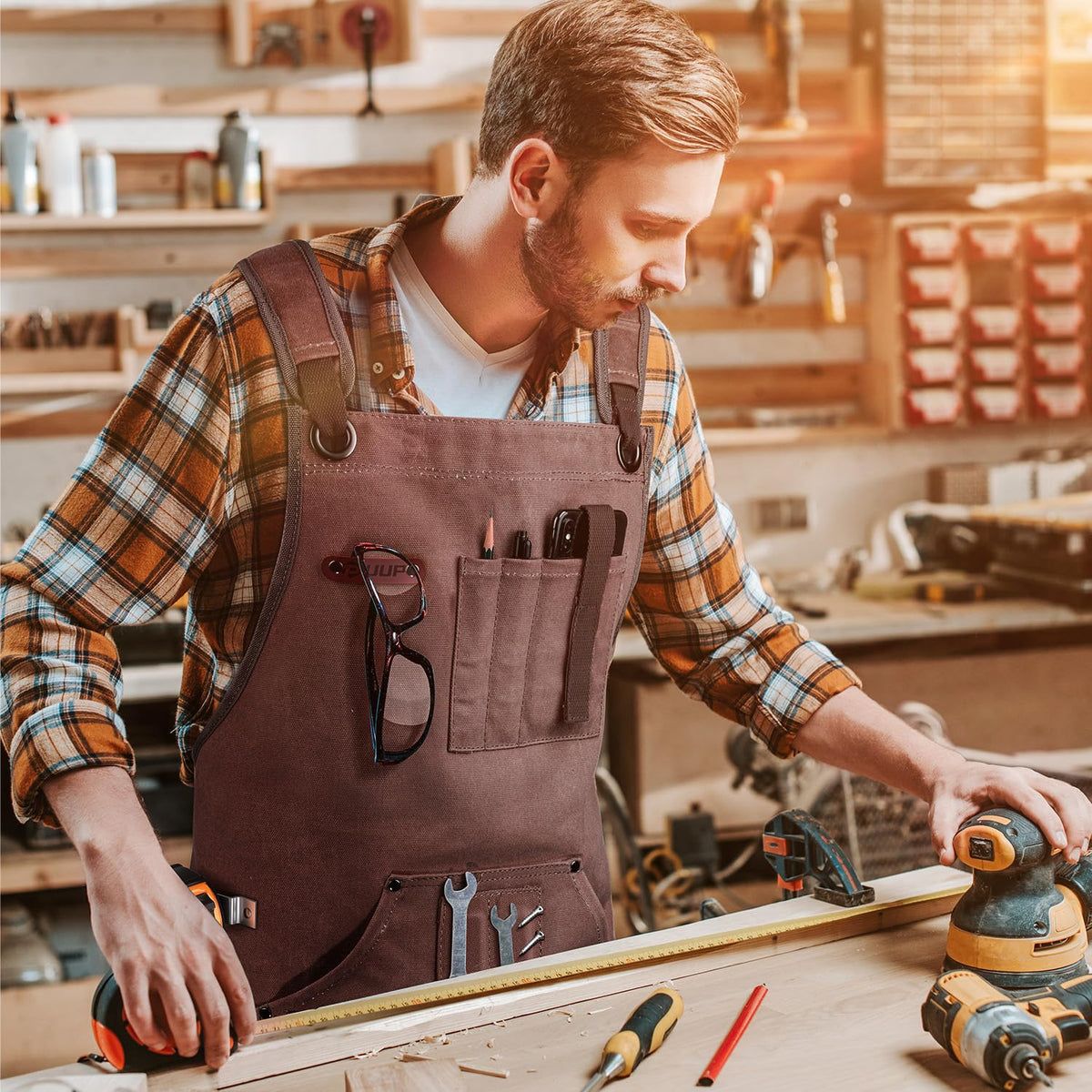 UUP Woodworking Apron ideal for carpentry and DIY tasks.