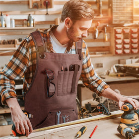 UUP Woodworking Apron ideal for carpentry and DIY tasks.