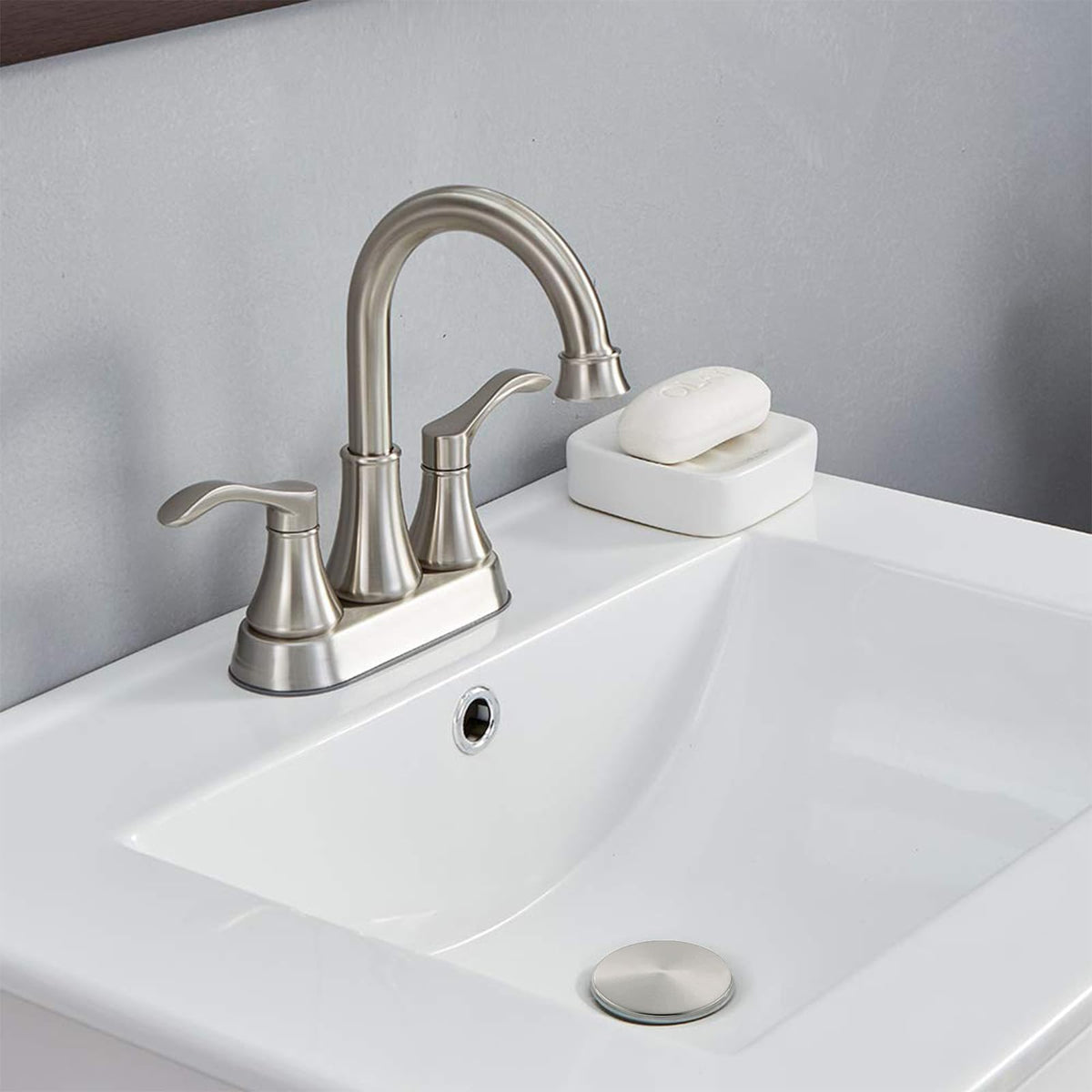 VALISY 360° swivel spout enables flexible reach during cleaning tasks.
