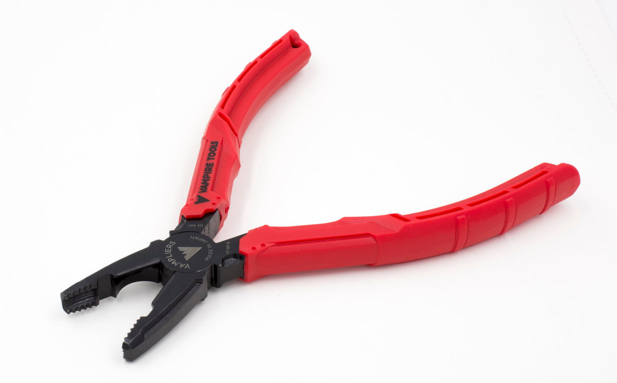 Vampliers Brute ergonomic thermoplastic rubber handles in hand