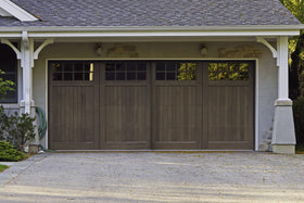 Gel stain dries to touch quickly, enabling faster project progress.