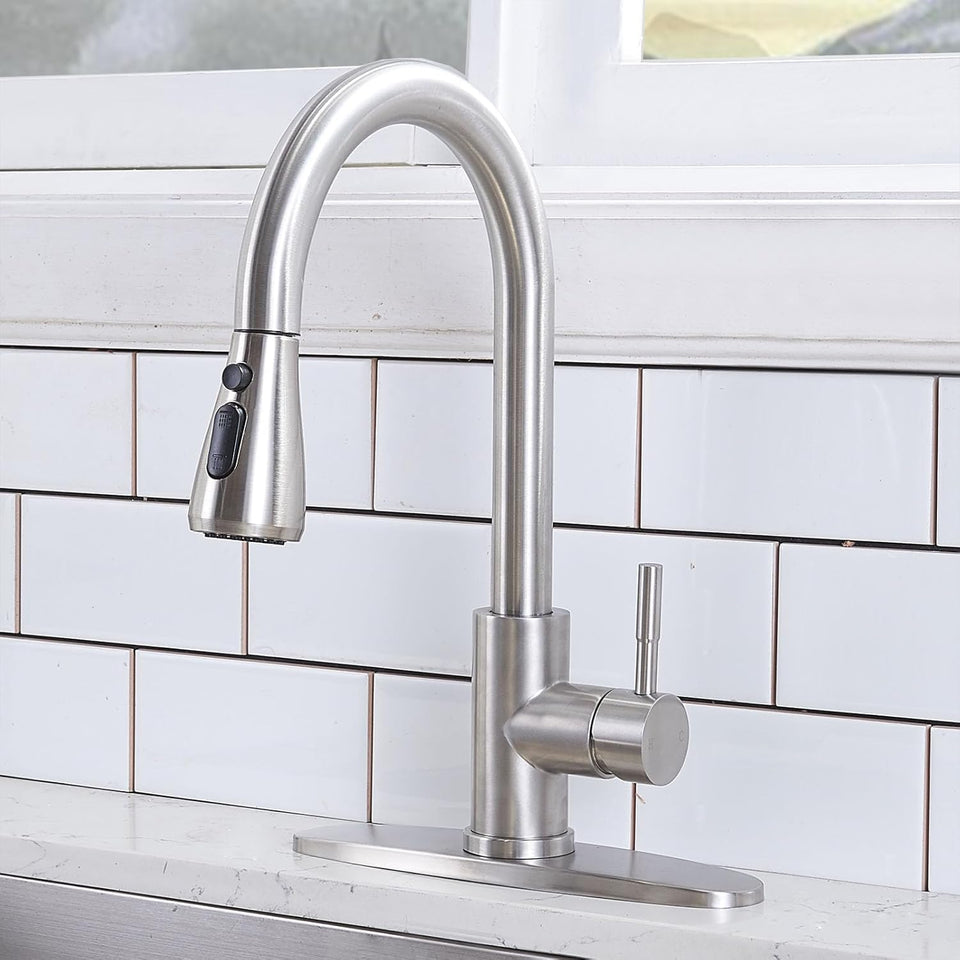 VC CUCINE pull-down kitchen faucet in brushed nickel for easy rinsing.