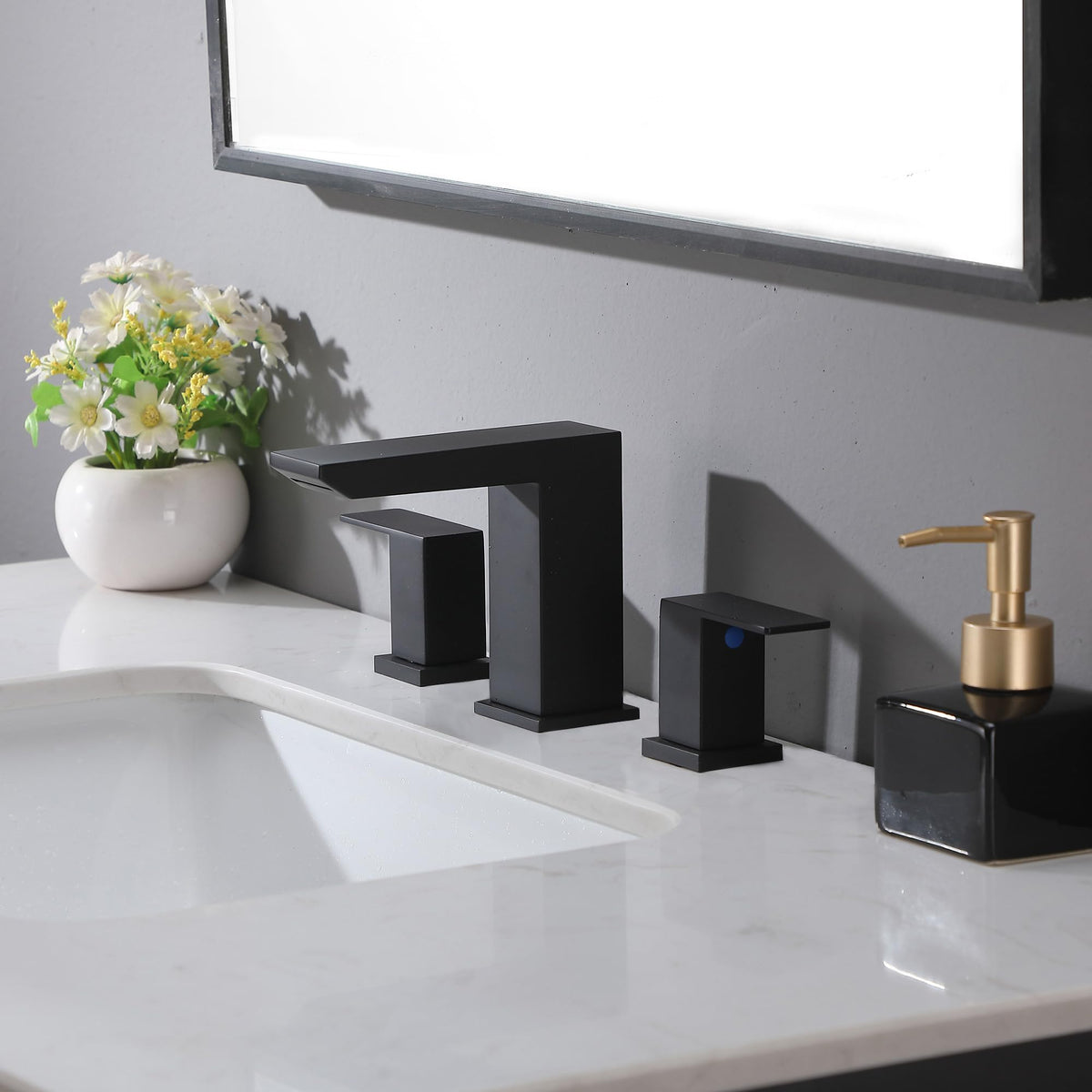 VCCUCINE pop-up drain and supply lines improve sink compatibility