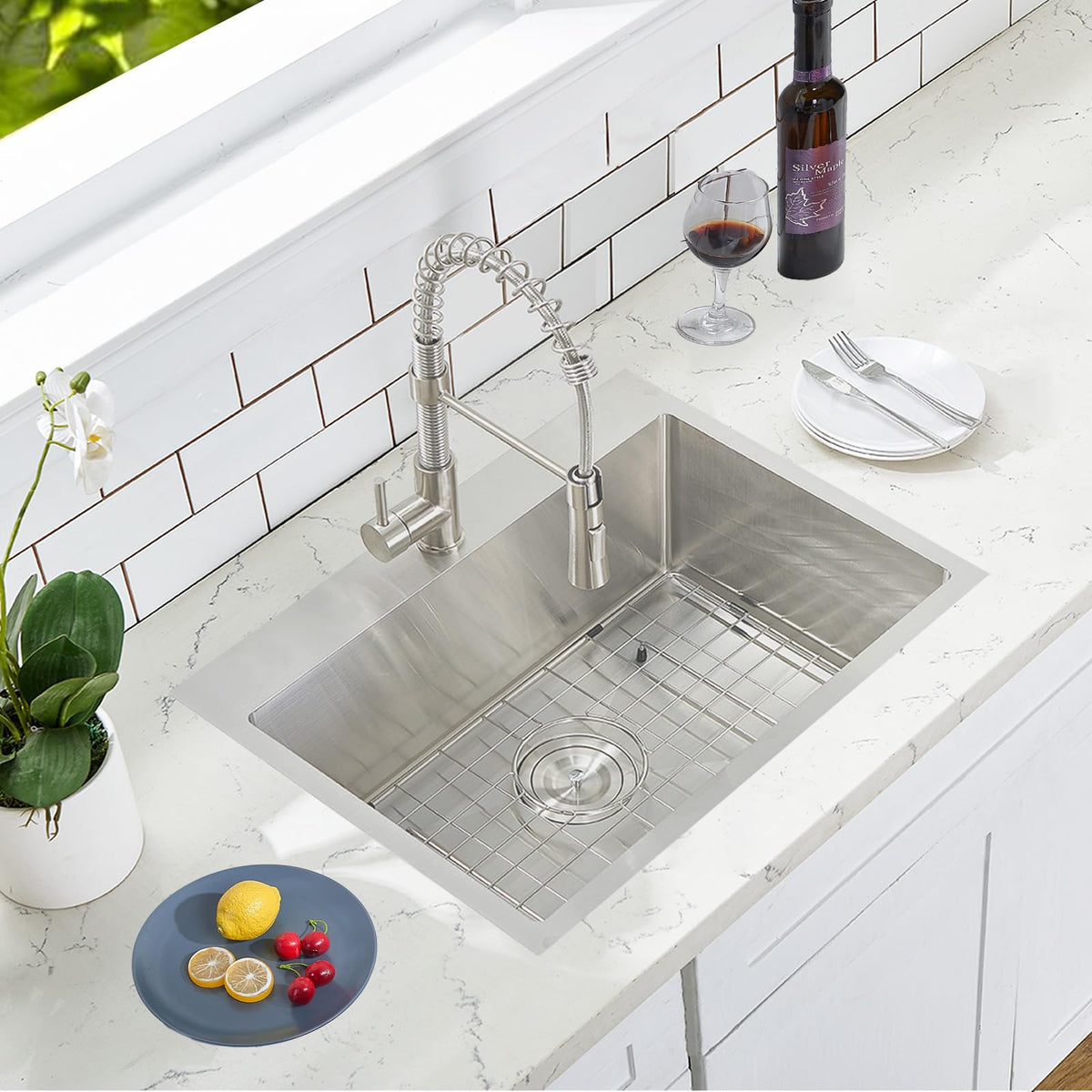 VCCUCINE small bar sink in stainless steel for compact prep spaces
