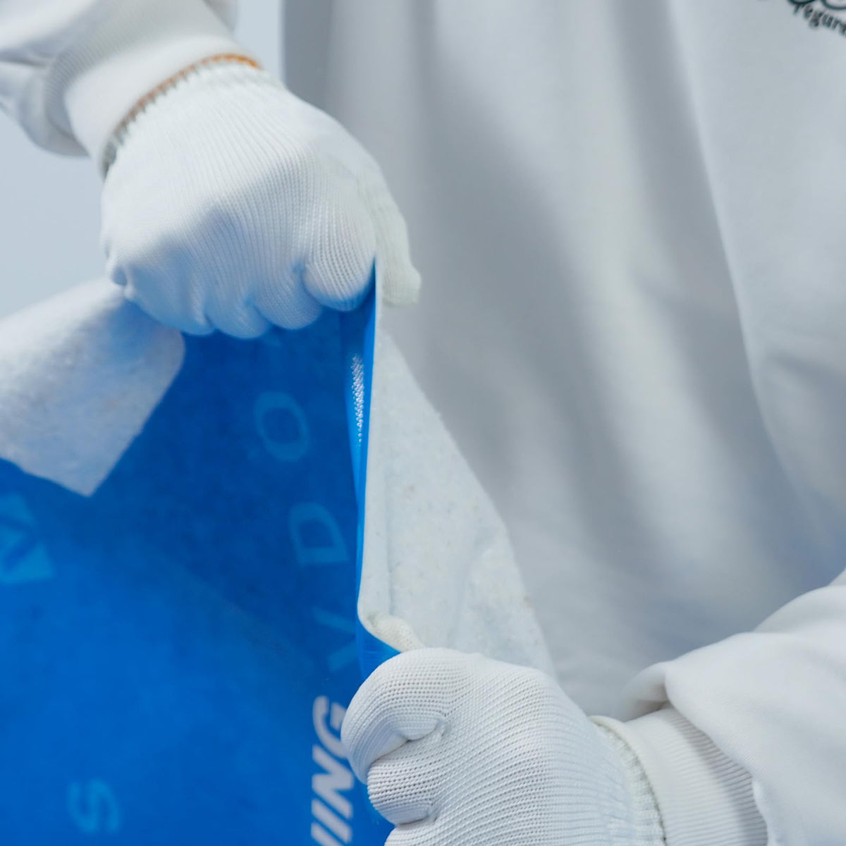 VDOADS moisture-proof film shields floors during painting and renovation.