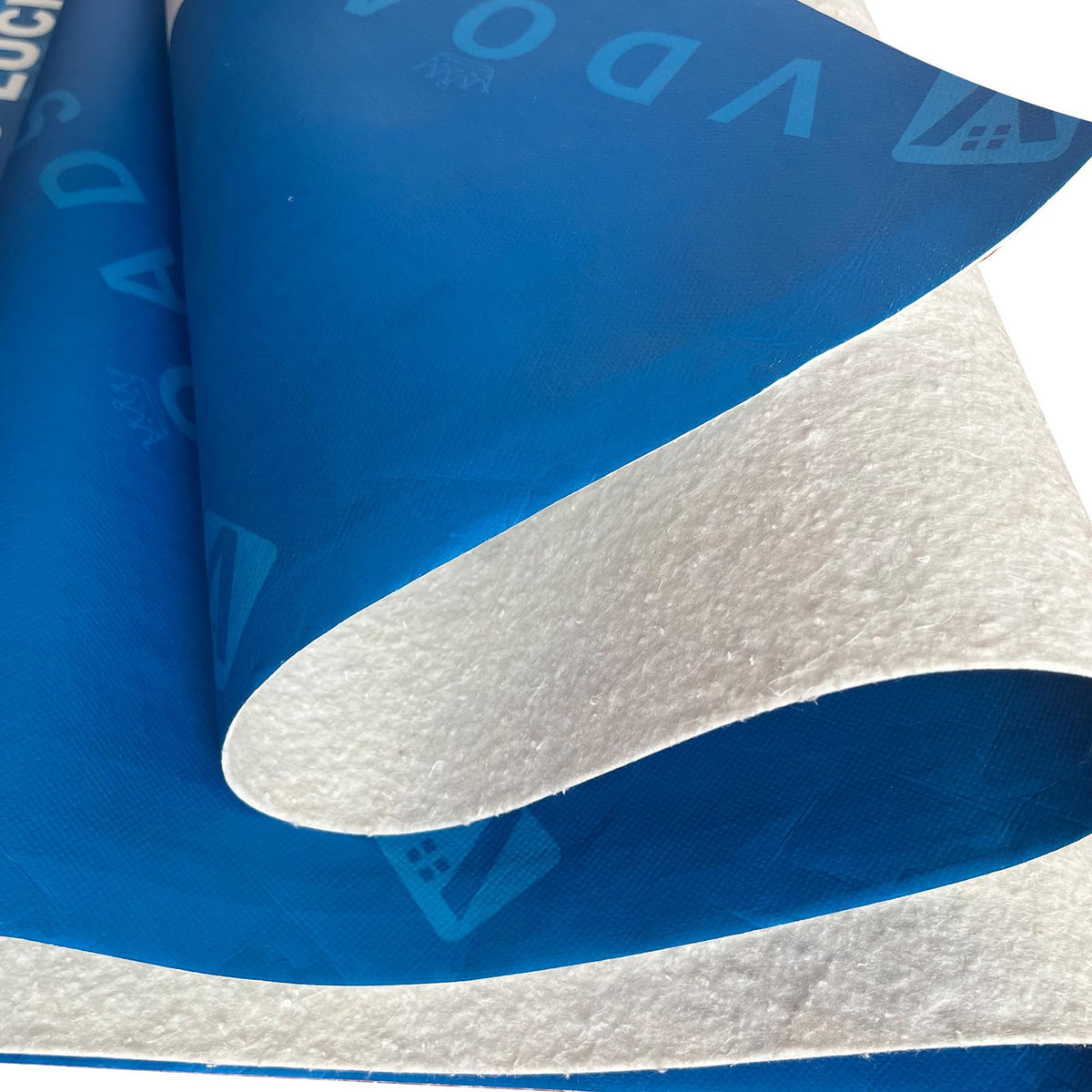 VDOADS protection roll safeguards wood, tiles, carpet and furniture.